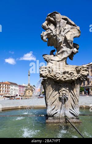 Jupiterova kasna, Mariansky sloup, Dolni namesti, Olomouc, Ceska republika / fontana Giove, 1707, scultore Filip Santer, Vaclav Render Foto Stock