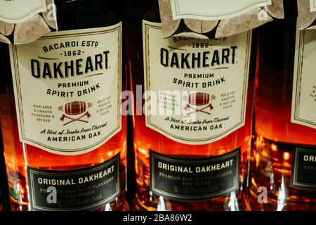 Tyumen, Russia-06 marzo 2020: bacardi esto oakheart vendita di bevande alcoliche selettiva Focus Foto Stock