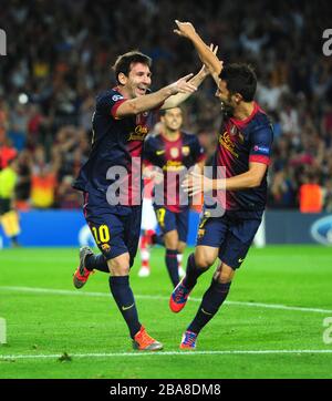 Lionel messi di Barcellona celebra il raggiungimento del traguardo con il compagno di squadra David Villa contro Spartak Mosca Foto Stock