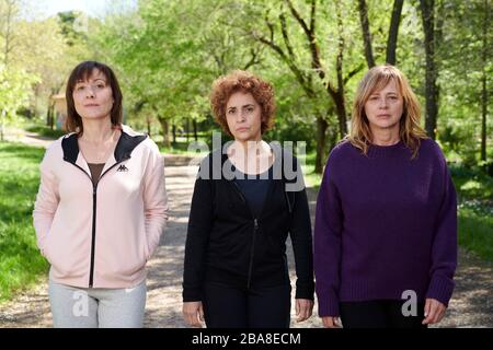 EMMA SUAREZ, ADRIANA OZORES e NATHALIE POZA in INVISIBLE (2020), regia di GRACIA QUEREJETA. Credit: Nephilim Producciones / Orange Films / TVE / HARO, JOSE / Album Foto Stock