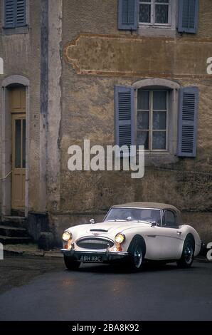 1965 Austin Healey 3000 MKIII Guida nelle Alpi francesi. Foto Stock