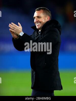 Il responsabile della città di Leicester, Brendan Rodgers, applaude i fan a tempo pieno Foto Stock