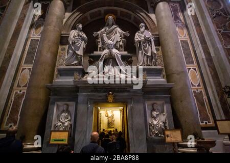 All'interno della Basilica di San Pietro in Vaticano Foto Stock
