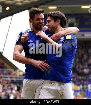 Scott Hogan di Birmingham City festeggia con il teamato Lukas Jutkiewicz dopo aver segnato il primo obiettivo del gioco del suo fianco Foto Stock