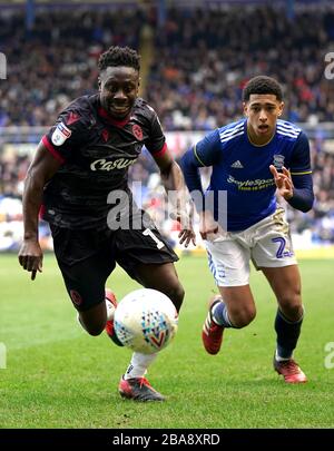 La battaglia di Reading Andy Yiadom per la palla con la Jude Bellingham di Birmingham City durante la battaglia di Birmingham City e Reading Foto Stock