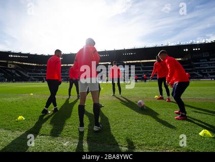 Una visione generale dei giocatori di Blackburn Rovers che si riscaldano Foto Stock