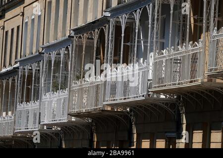 pic show: Covid-19 a Bristol balconi in Clifton Picture di Gavin Rodgers / Pixel8000 Foto Stock