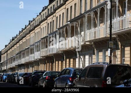 pic show: Covid-19 a Bristol balconi in Clifton Picture di Gavin Rodgers / Pixel8000 Foto Stock