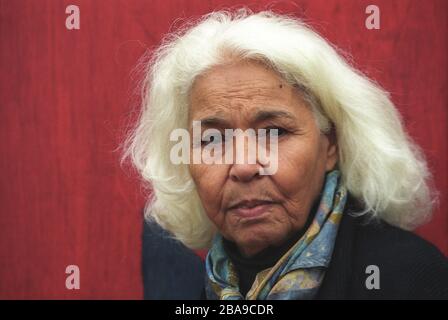 Nawal El Saadawi, al Festival Internazionale del Libro di Edimburgo, Scozia, Regno Unito, agosto 2002. Foto Stock