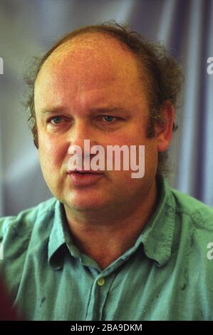 Louis De Bernieres, al Festival Internazionale del Libro di Edimburgo, Scozia, Regno Unito, agosto 2002. Foto Stock