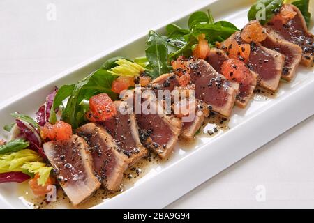 Tonno tataki cibo italiano Foto Stock