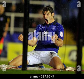 Nikola Zigic di Birmingham City festeggia dopo aver ottenuto il secondo obiettivo equalizzante del gioco Foto Stock