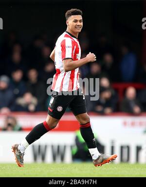 Ollie Watkins di Brentford celebra il suo primo obiettivo del gioco Foto Stock