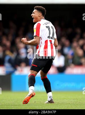 Ollie Watkins di Brentford celebra il suo primo obiettivo del gioco Foto Stock