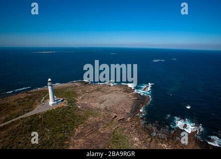 Una vista in elicottero del faro di Cape Leeuwin sulla punta più meridionale/occidentale dell'Australia. Foto Stock