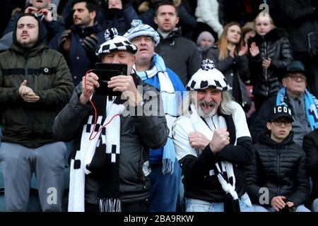 Coventry City fans celebrare nelle gabbie Foto Stock