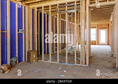 Home Framing incompiuta di edificio di legno o di una casa in costruzione Foto Stock