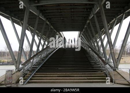 Passerelle Leopold-Sedar-Senghor Bridge, Quai D'Orsay, St Germain des pres, Parigi, Francia Foto Stock