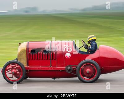 Auto da corsa vintage Fiat S76 del 1911 da 28 litri, la Bestia di Torino, riunione dei membri di Goodwood, Goodwood, West Sussex UK Foto Stock