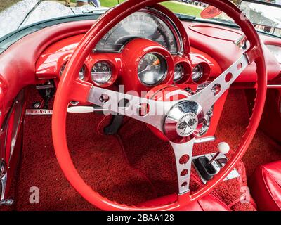 Una Chevrolet rossa 1960 Corvette C1 auto sportiva, Goodwood West Sussex UK Foto Stock