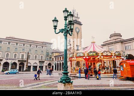 MILANO, ITALIA circa Gennaio 2020: Giostra sulla piazza del centro storico di Milano, regione Lombardia nel Nord Italia Foto Stock