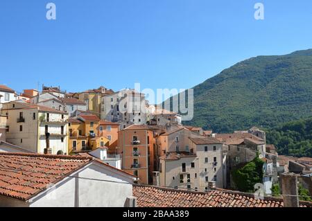 Vista panoramica su Rivello, borgo medievale della Basilicata Foto Stock