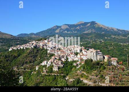 Vista panoramica su Rivello, borgo medievale della Basilicata Foto Stock