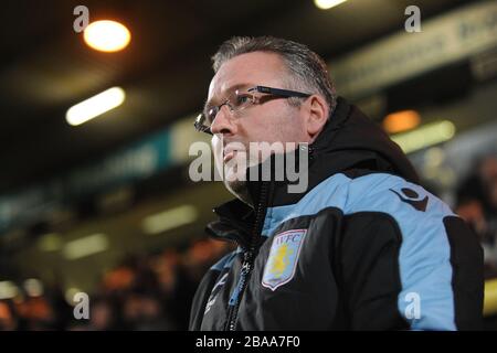 Il manager di Aston Villa Paul Lambert sulla linea di contatto Foto Stock