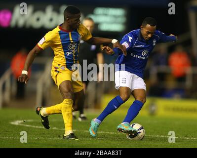 La Rob Hall della città di Birmingham e la Wilfried Zaha del Crystal Palace Foto Stock