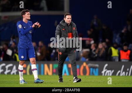 Il manager del Chelsea Frank Lampard (a destra) e Andreas Christensen dopo il gioco Foto Stock