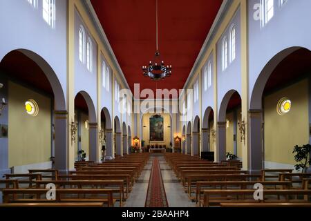 Interno della chiesa di Maria Auxiliadora, città di Puerto Natales, Patagonia, Cile, Sud America Foto Stock