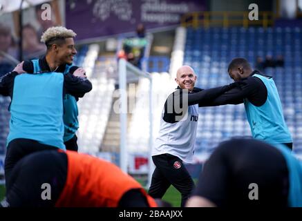 I giocatori di Charlton Athletic si riscaldano Foto Stock