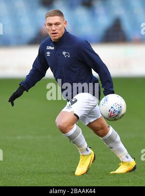 Martyn Waghorn della contea di Derby si riscalda prima della partita Foto Stock