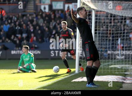 Sam Vokes di Stoke City celebra il suo fianco che ha segnato il primo obiettivo del gioco Foto Stock