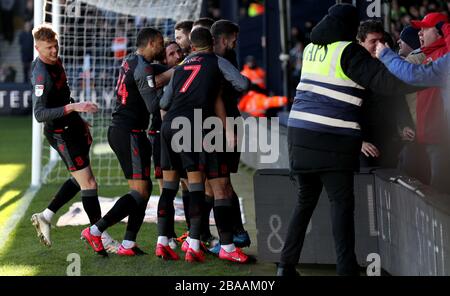 Sam Vokes di Stoke City celebra il suo fianco che ha segnato il primo obiettivo del gioco Foto Stock
