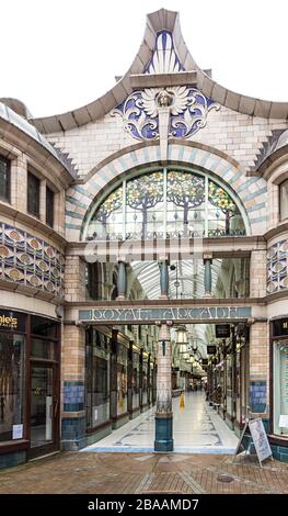 Ingresso al Royal Arcade, Norwich, Norfolk, Inghilterra, Regno Unito Foto Stock