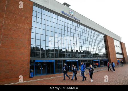 I fan di Blackburn Rovers arrivano prima della partita Sky Bet Championship a Ewood Park Foto Stock