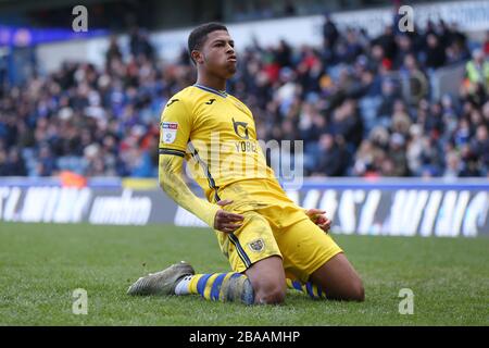 Il Rhian Brewster di Swansea City festeggia dopo aver segnato la partita del Campionato Sky Bet a Ewood Park Foto Stock