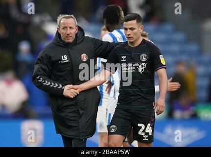 Lee Bowyer, manager atletico di Charlton e Josh Cullen di Charlton Athletic a tempo pieno Foto Stock