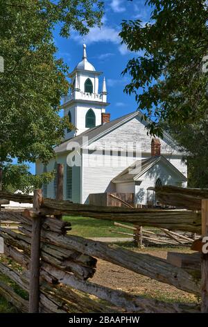 Morrisburg, Canada 17 ottobre 2019: Ontario Heritage Open Air Museum, Upper Canada Village, Chiesa Bianca, stile di vita storico tradizionale in Canada. Foto Stock