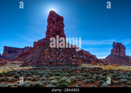 Vista della grande roccia su Valley of the Gods, Mexican Hat, Utah, USA Foto Stock
