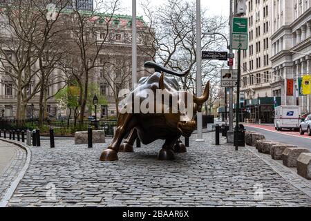 Carica Bull in Financial Dsistirt Foto Stock