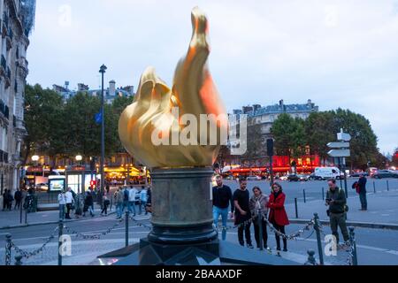 Fiamma della libertà monumento Parigi Francia Foto Stock