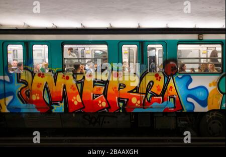 Stazione della metropolitana Charles de Gaulle Etoile Parigi Francia Foto Stock