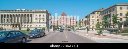 Vista degli edifici universitari da Langdon Street, Madison, Dane County, Wisconsin, Stati Uniti Foto Stock