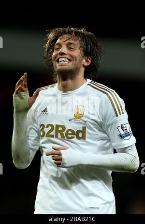 Miguel Michu di Swansea City celebra il suo primo obiettivo Foto Stock