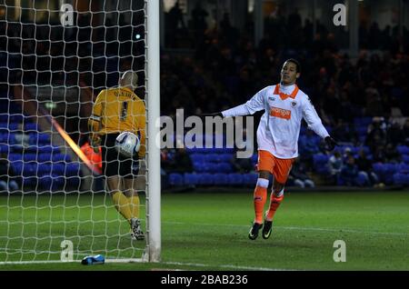 Thomas Ince di Blackpool celebra il suo secondo obiettivo del gioco Foto Stock