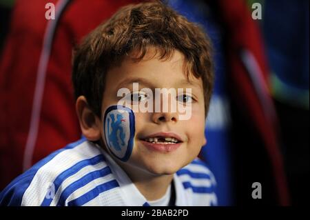 Un giovane fan di Chelsea negli stand Foto Stock