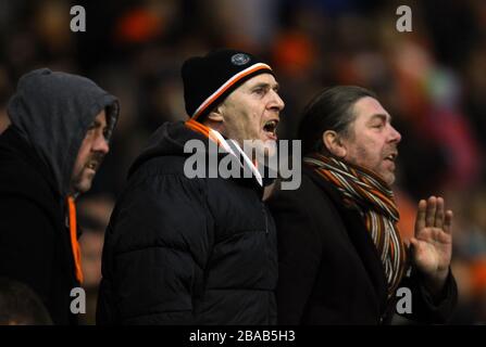 I fan di Blackpool negli stand Foto Stock