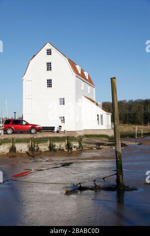 Woodbridge Tide Mill, Tide Mill Quay, River Deben, Woodbridge, Suffolk, Inghilterra, Regno Unito Foto Stock
